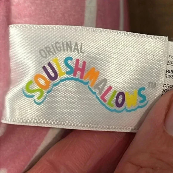 SQUISHMALLOW Aidy the shark‎ fantastic - Picture 3 of 10